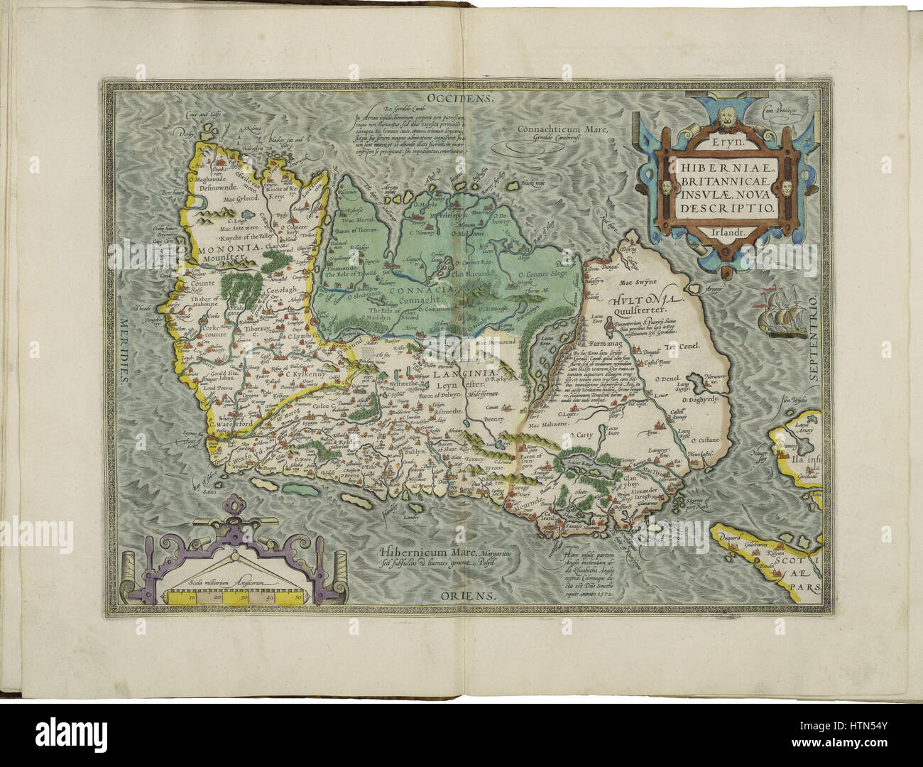 La carte d'Abraham Ortelius de l'Irlande du XVIe siècle fournit une représentation détaillée de la géographie de l'île. Cette première carte est un exemple clé de la cartographie de la Renaissance, montrant la précision d'Ortelius dans la représentation de la forme et des caractéristiques de l'Irlande. Banque D'Images
