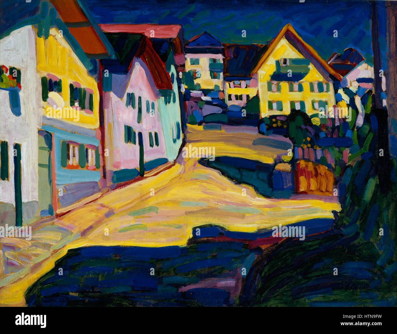 Cette peinture de 1908 de Wassily Kandinsky, intitulée Burggrabenstrasse 1, dépeint une expression vibrante de l'abstrait primitif Le travail se concentre sur la couleur et la forme, offrant un aperçu précoce du virage de Kandinsky vers l’abstraction. Banque D'Images Cette peinture de 1908 de Wassily Kandinsky, intitulée Burggrabenstrasse 1, dépeint une expression vibrante de l'abstrait primitif Le travail se concentre sur la couleur et la forme, offrant un aperçu précoce du virage de Kandinsky vers l’abstraction. Banque D'Images