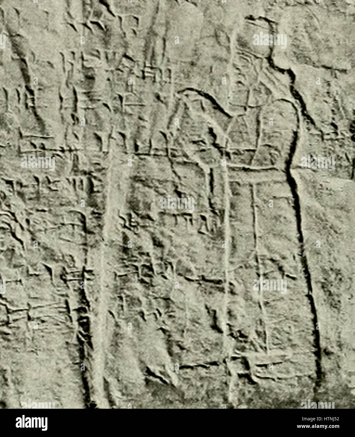 Tiglath-Pileser I était un roi assyrien connu pour ses campagnes militaires et l'expansion de l'Empire assyrien au XIe siècle av. J.-C.. Son règne marque d'importantes victoires militaires et une croissance territoriale, laissant derrière lui des inscriptions monumentales documentant ses réalisations et conquêtes. Banque D'Images