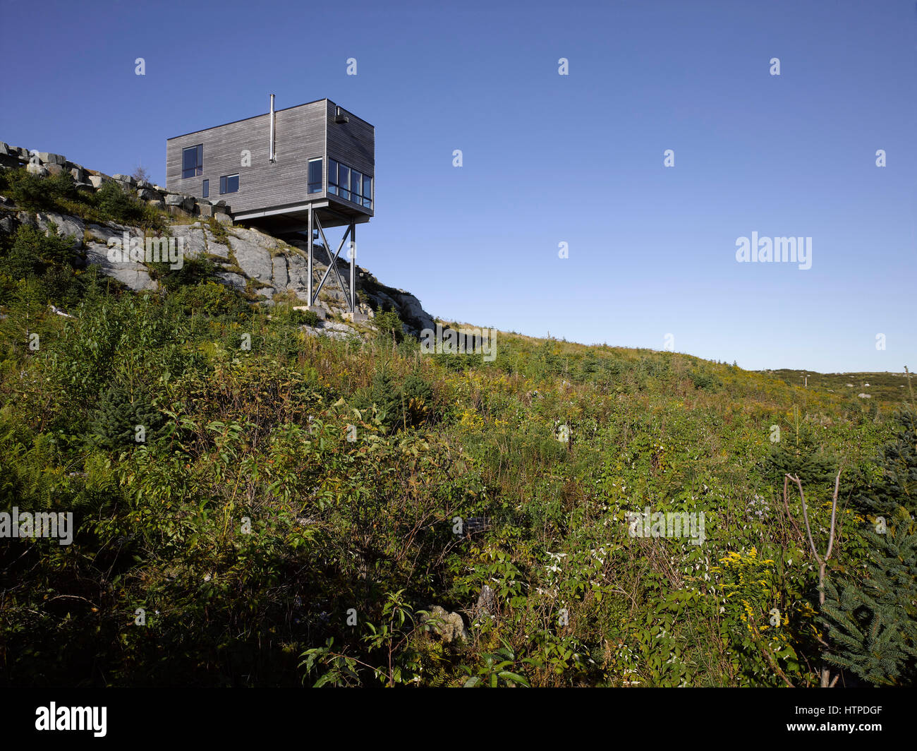 Vue paysage. Cliff House, Halifax, Canada. MacKay-Lyons Sweetapple : Architecte, 2017. Banque D'Images