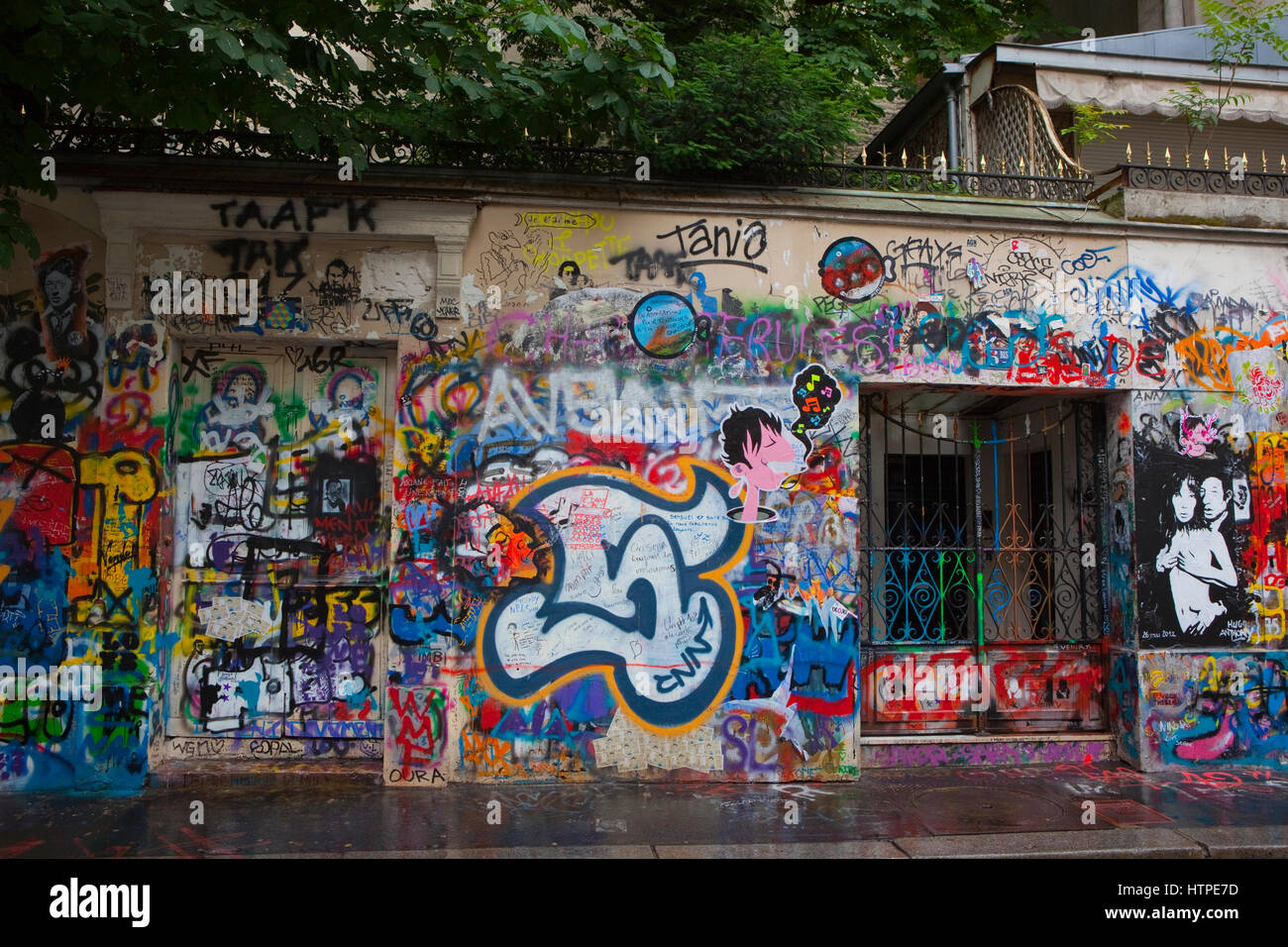 La maison de Serge Gainsbourg, 5 bis rue de Verneuil, 75006 Paris, France. La maison de Serge Gainsbourg. Banque D'Images