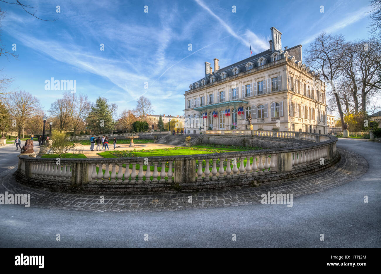 Belle Epernay Hôtel de ville et son jardin au printemps, Champagne France Banque D'Images