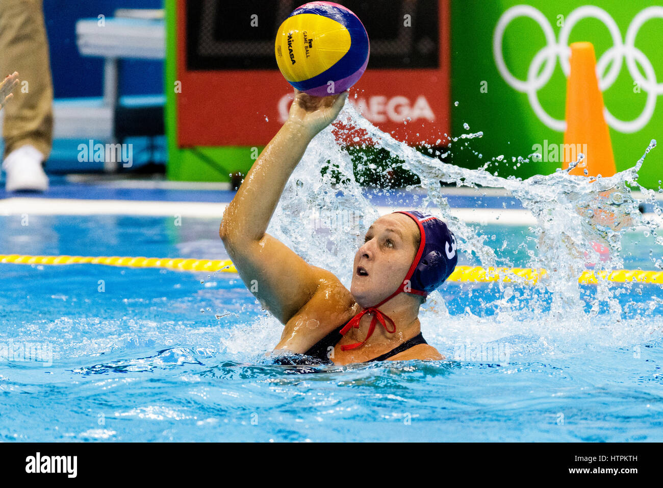 Rio de Janeiro, Brésil. 18 août 2016 Melissa Seidemann (USA) participe à la women's water polo contre la Hongrie lors des Jeux Olympiques de 2016. Banque D'Images