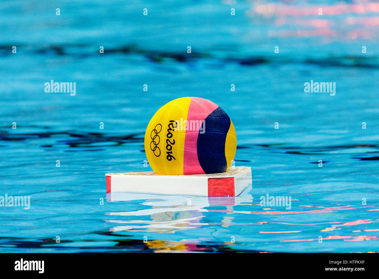 Rio de Janeiro, Brésil. 18 août 2016 USA vs Hongrie concurrencer dans un women's water polo à l'été 2016 Jeux Olympiques. ©PAUL J. Sutton/PCN Ph Banque D'Images