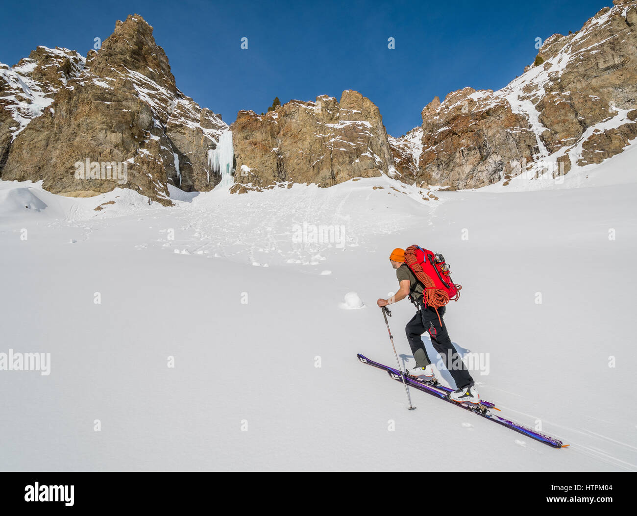 Shane Nelson en approche de Silver Peak ice monte près de Sun Valley Idaho Banque D'Images