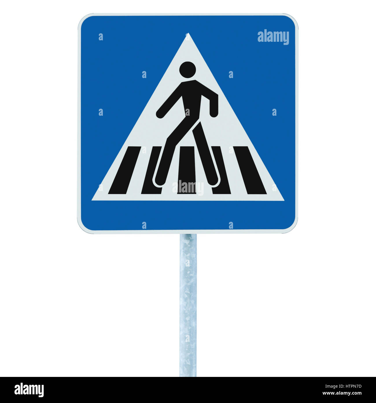 Zebra crossing, pour piétons circulation avertissement panneau routier en bleu et d'un poteau, isolé Banque D'Images