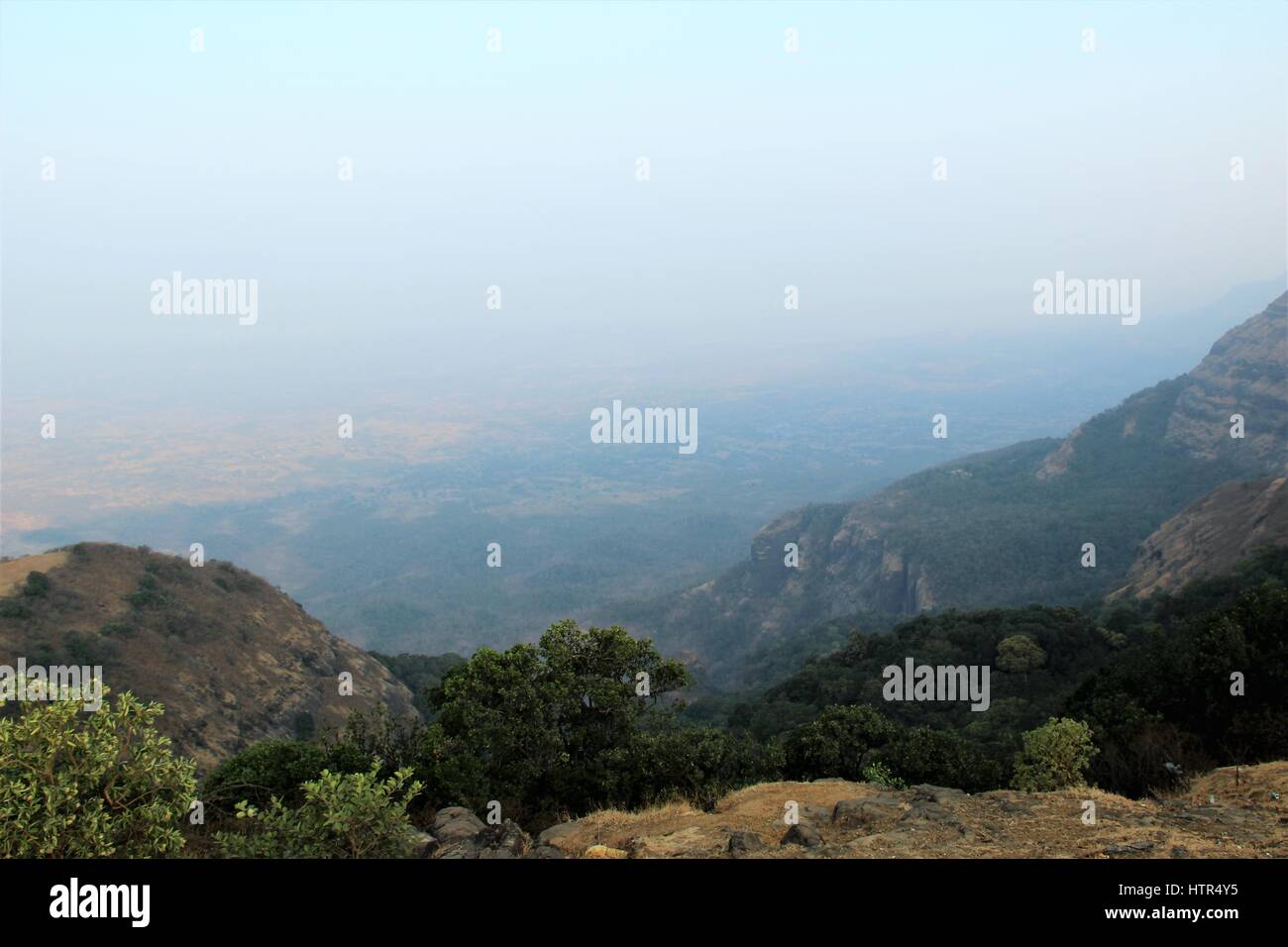 Vue depuis Bhimashankar (temple de Jyotirlinga) Banque D'Images