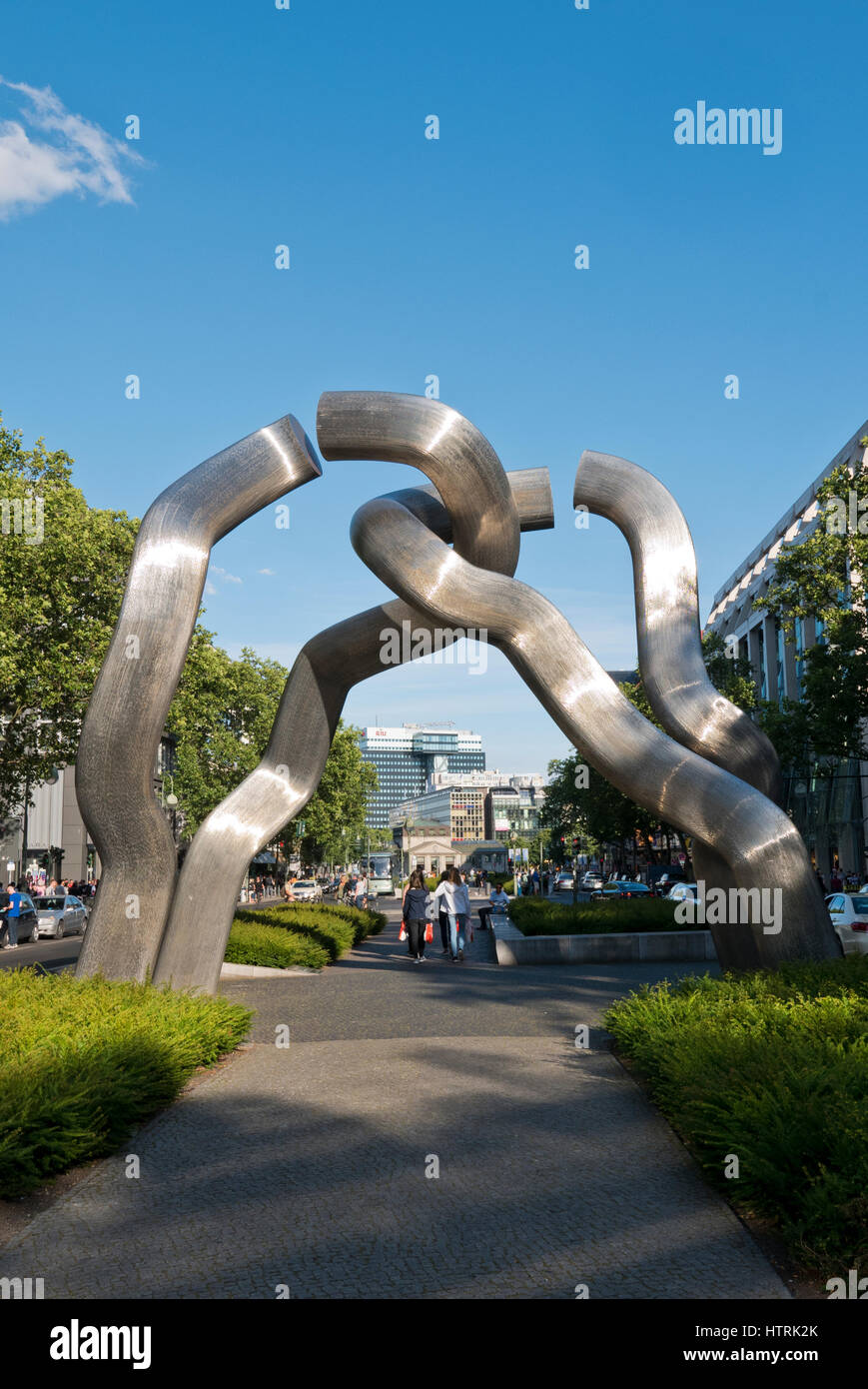 'La chaîne brisée' sculpture par Brigitte Matschinsky-Denninghoff et Martin Matschinsky en 1987, Berlin, Allemagne Banque D'Images