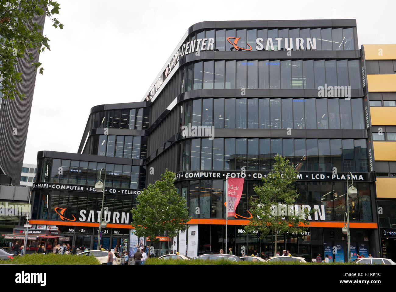 L'extérieur de l'Europa Center avec le logo Saturn, Berlin, Allemagne Banque D'Images