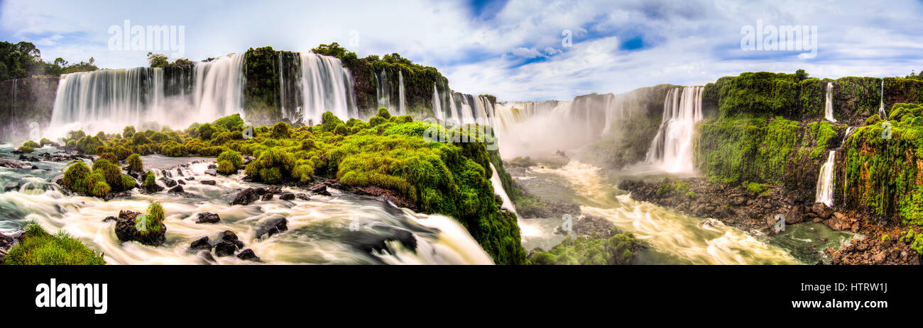 Panorama des chutes d'Iguaçu du côté brésilien. Banque D'Images