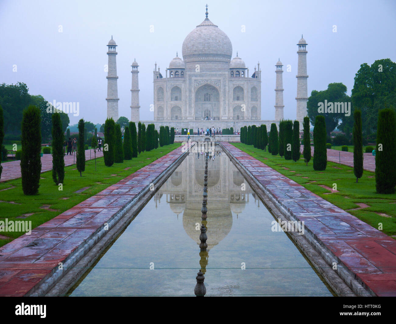 Taj Mahal reflétée au lever du soleil Banque D'Images