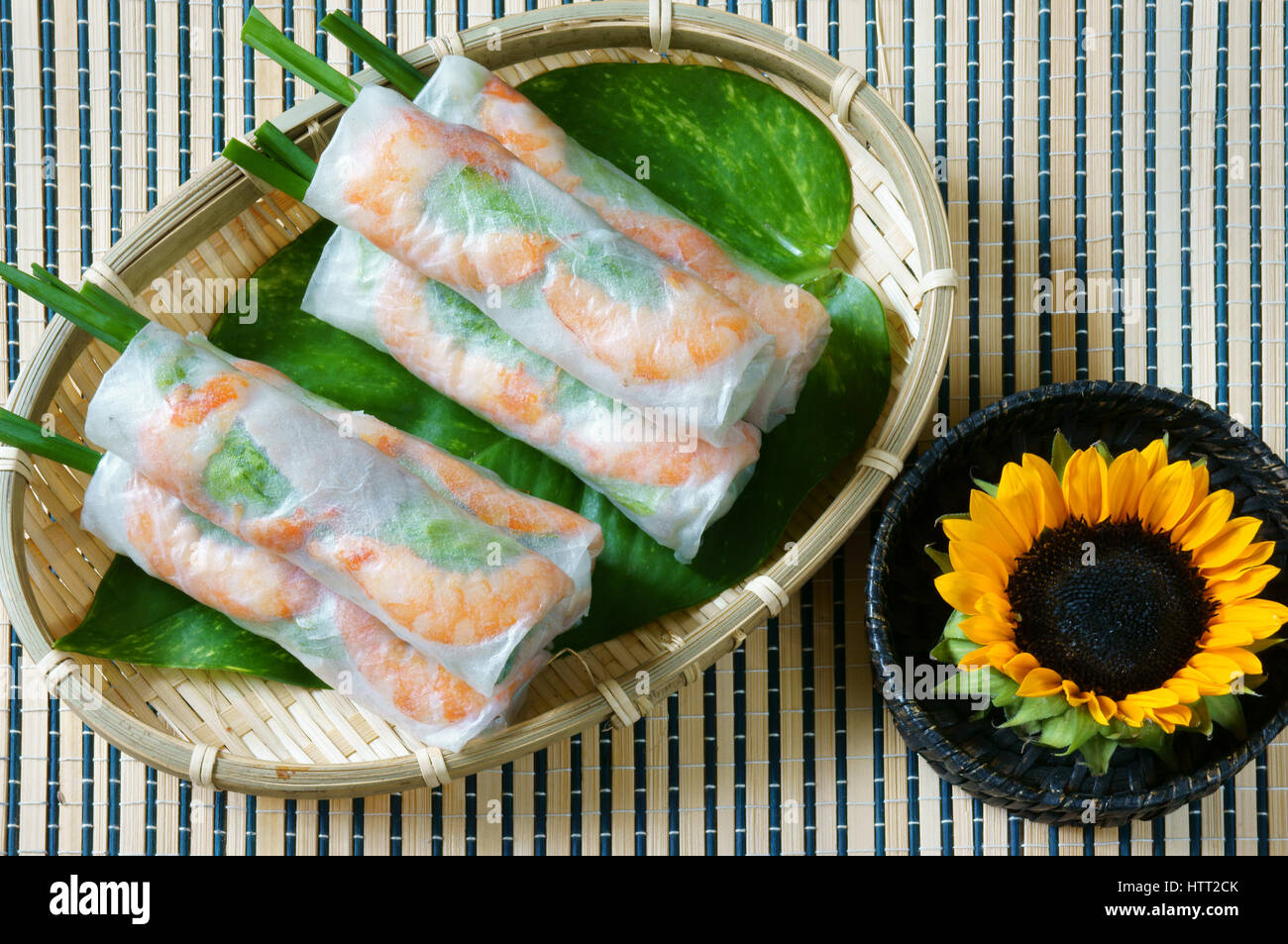 Vietnam, goi cuon est l'alimentation de rue, l'envelopper de crevettes, porc, légumes, petit pain dans du papier de riz, un autre nom : salade Rouleau, Rouleau, Rouleau de printemps doux Banque D'Images