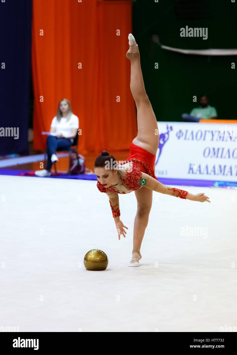 Kalamata, Grèce. Apr 24, 2016. Luiz Simone performance avec boule à la 24e Rencontre Internationale de Gymnastique rythmique Banque D'Images