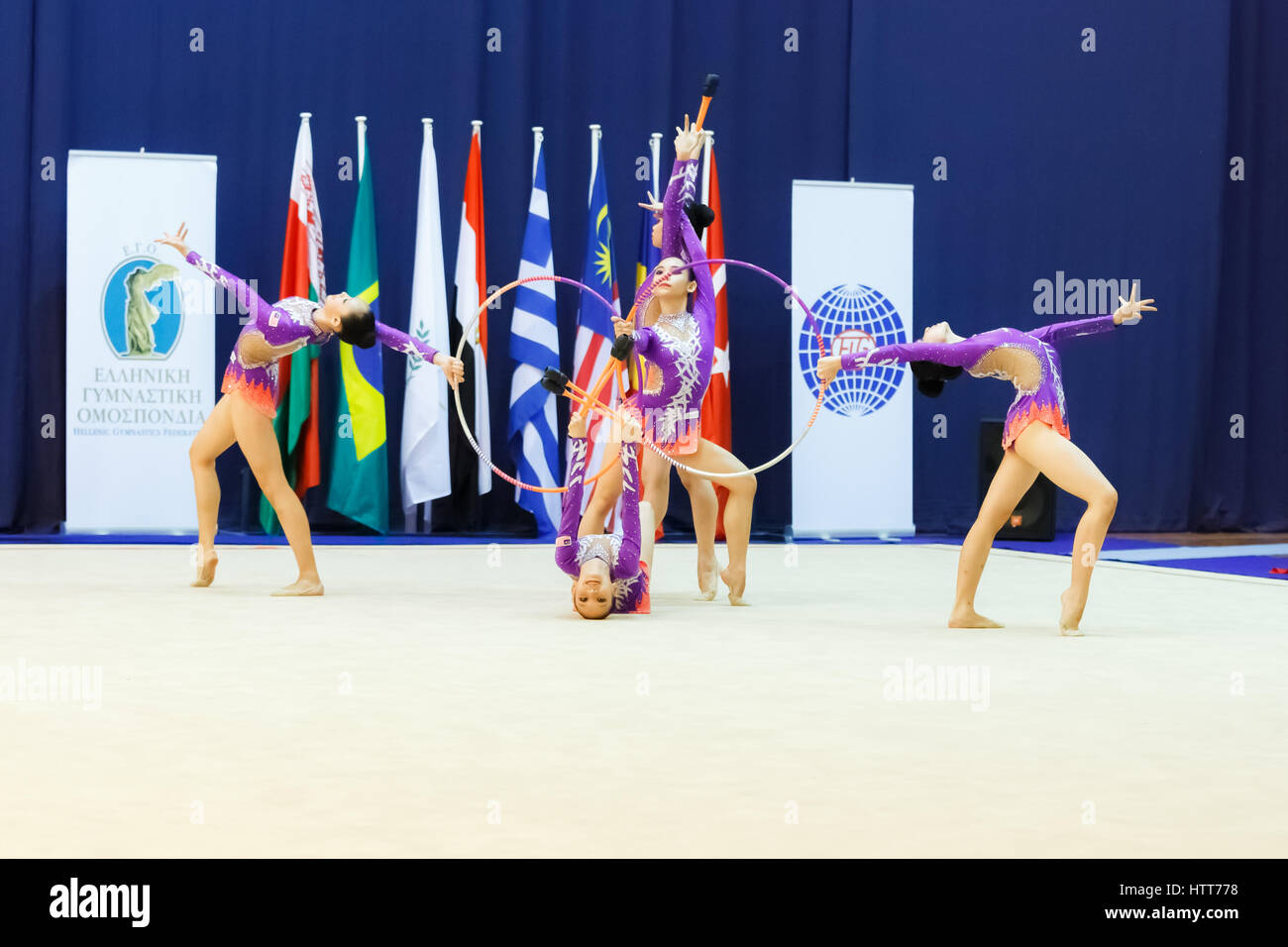 Kalamata, Grèce. Apr 24, 2016. L'équipe nationale à cerceaux 24e Rencontre Internationale de Gymnastique rythmique Banque D'Images