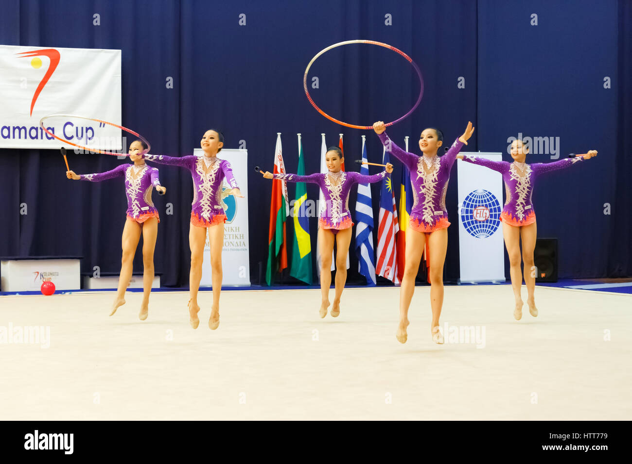 Kalamata, Grèce. Apr 24, 2016. L'équipe nationale à cerceaux 24e Rencontre Internationale de Gymnastique rythmique Banque D'Images
