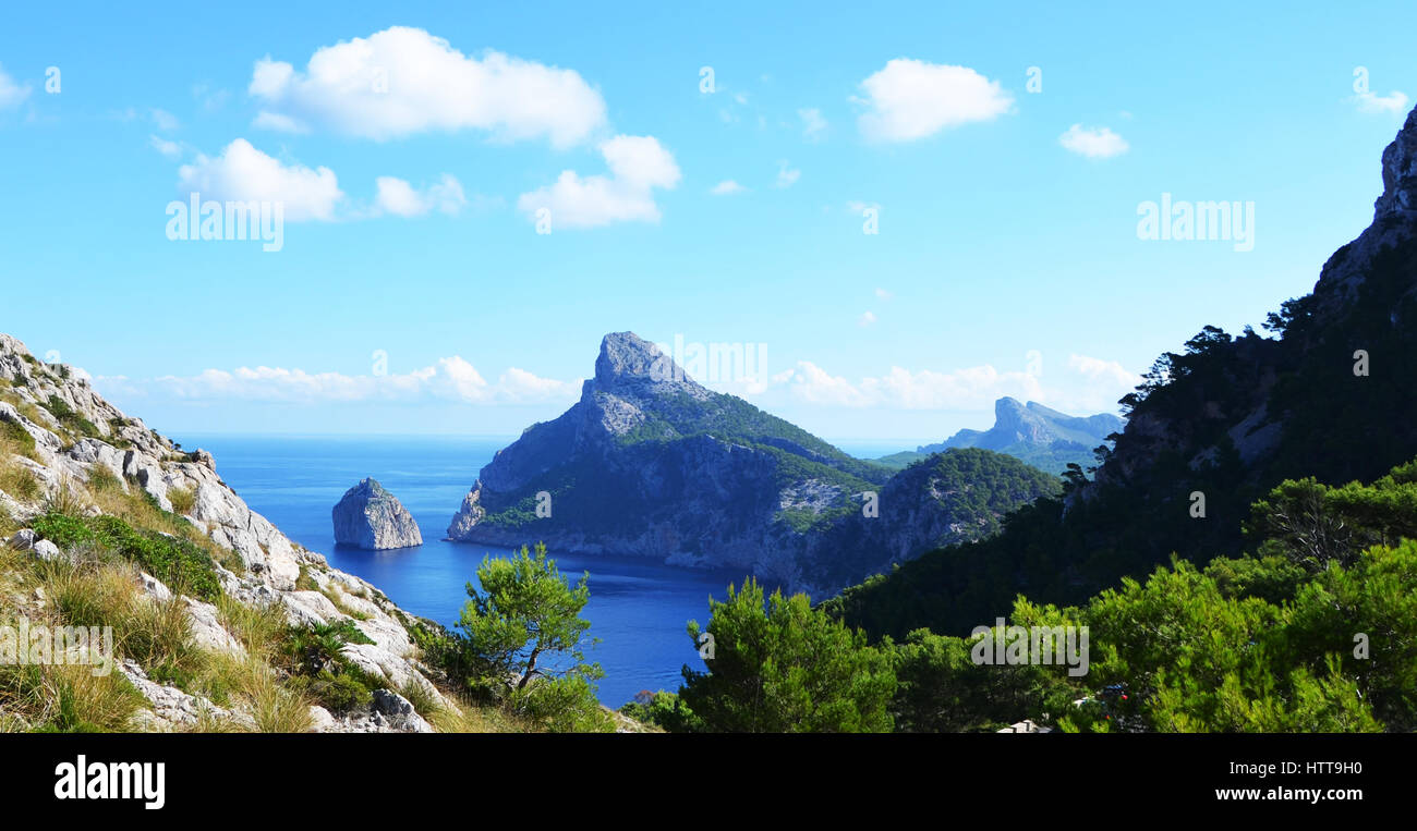 La côte du Cap de Formentor dans Mallorca, Espagne (vue du Mirador Es Colomer) Banque D'Images