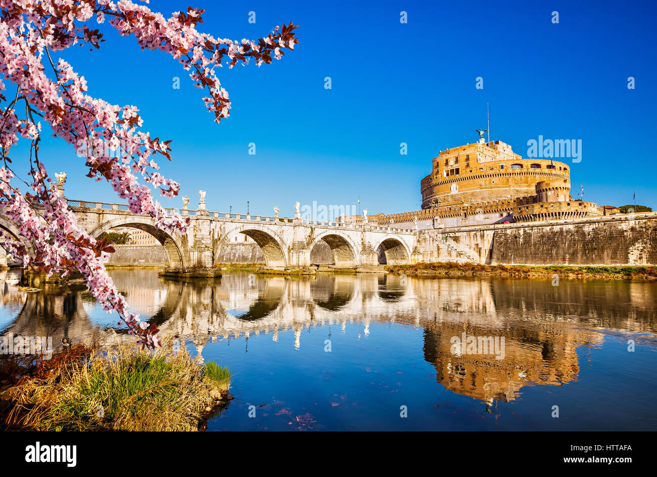 Château Saint Angel et pont sur le Tibre à Rome Banque D'Images