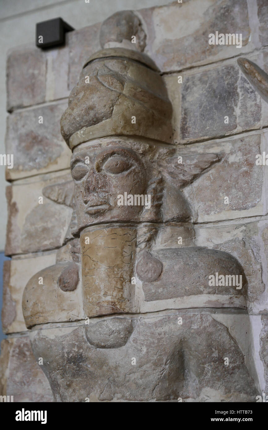 L'Élam. La brique d'argile moulée de bord : Dieu (bull-man).Temple d'Inshushinak, Susa, 2000 BCE. Louvre. Paris. Banque D'Images