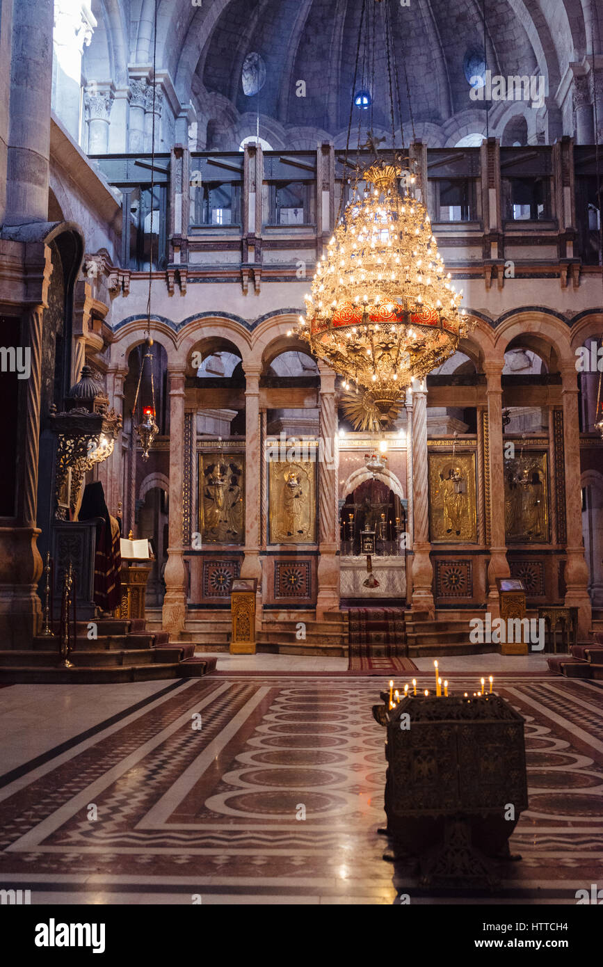 L'intérieur de la synagogue Hurva nouvellement reconstruite et minaret dans le quartier juif. Vieille ville de Jérusalem Banque D'Images