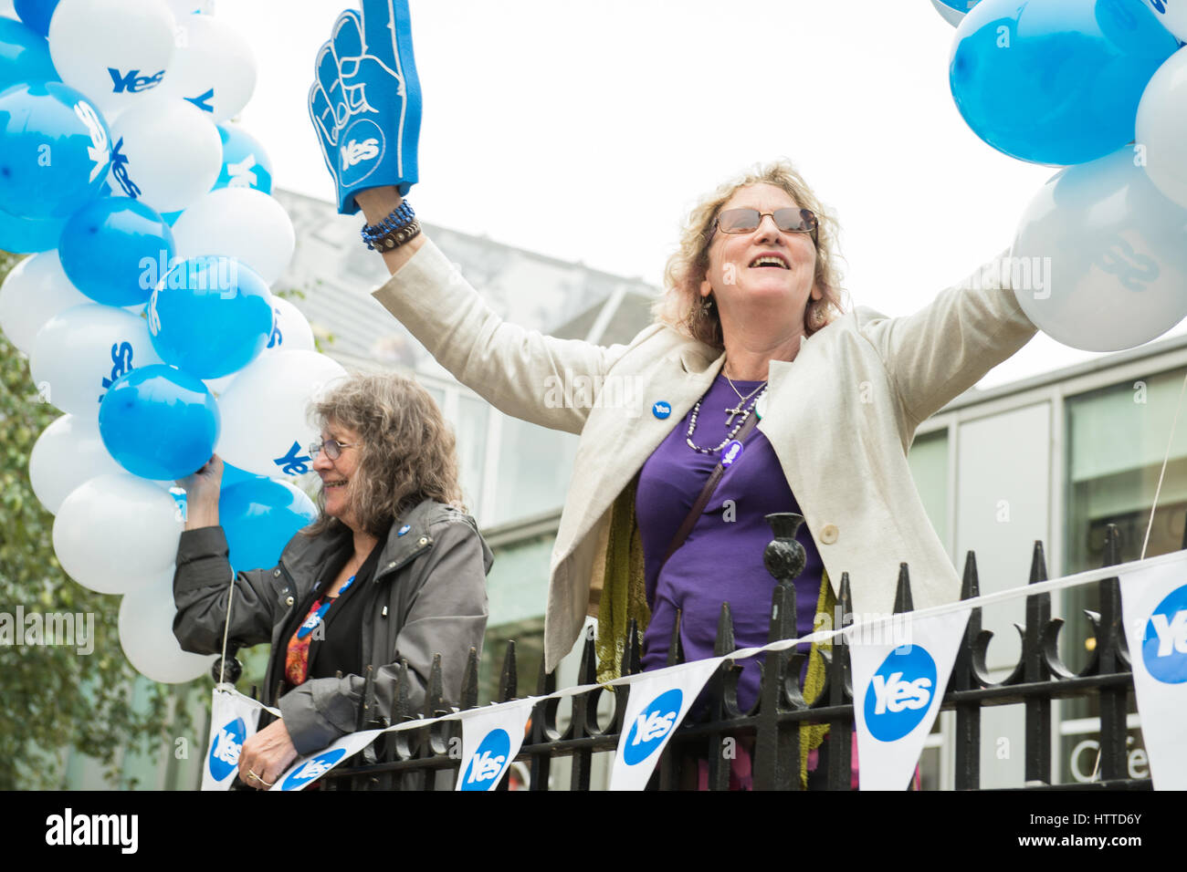 Edimbourg, Ecosse, Royaume Uni - 18 septembre 2014 - Le public d'exprimer leur opinion sur l'indépendance durant le jour du référendum à Édimbourg Banque D'Images