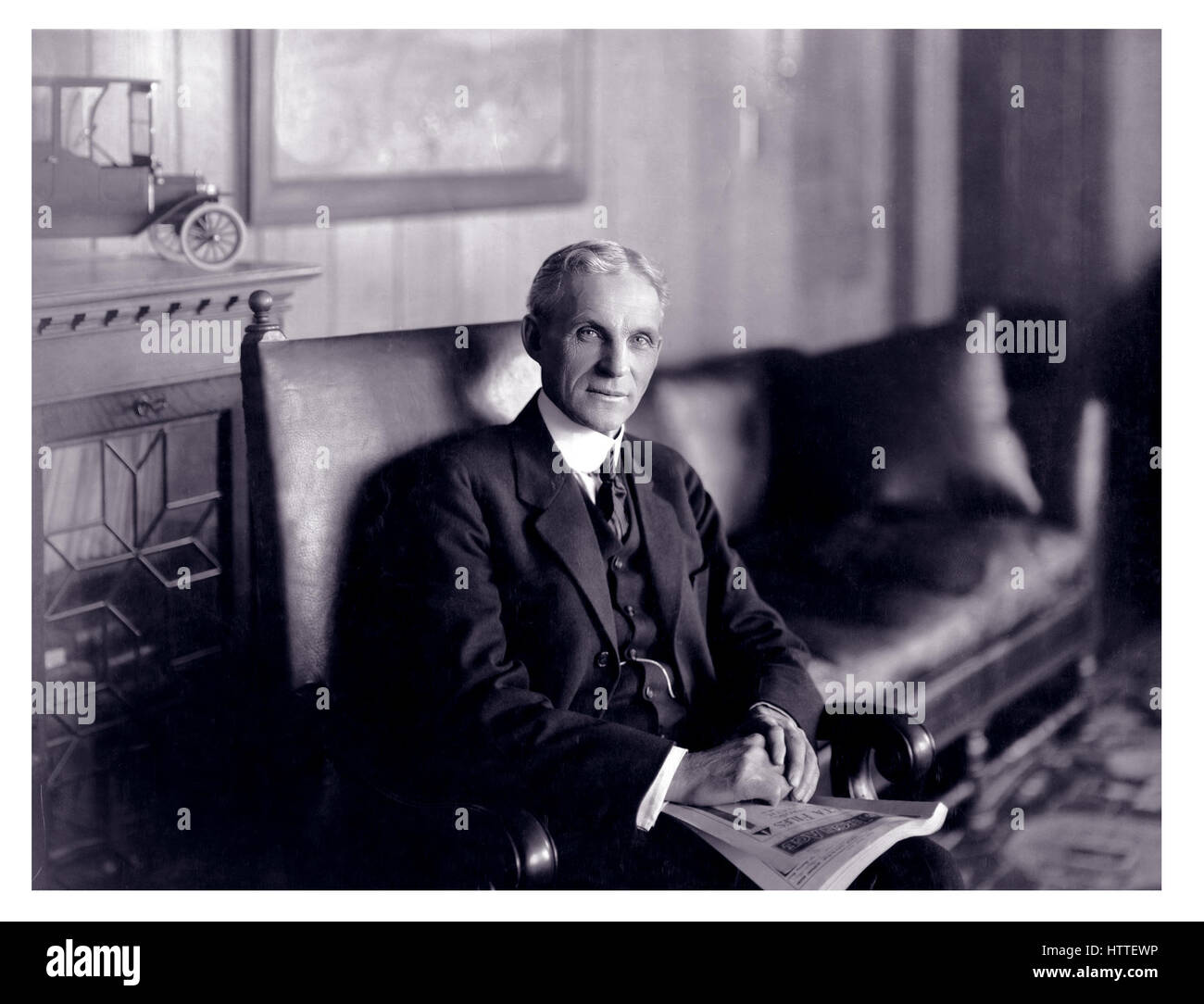 Henry Ford 1900, portrait d'entreprise élégant et informel dans son bureau, fondateur et visionnaire de l'emblématique American Ford Motor Company Inc Detroit USA Banque D'Images