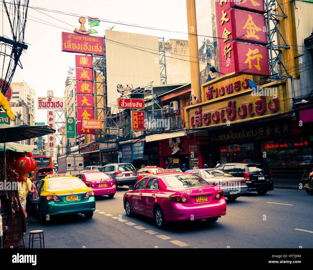 Des taxis dans Chinatown. Bangkok, Thaïlande. Banque D'Images