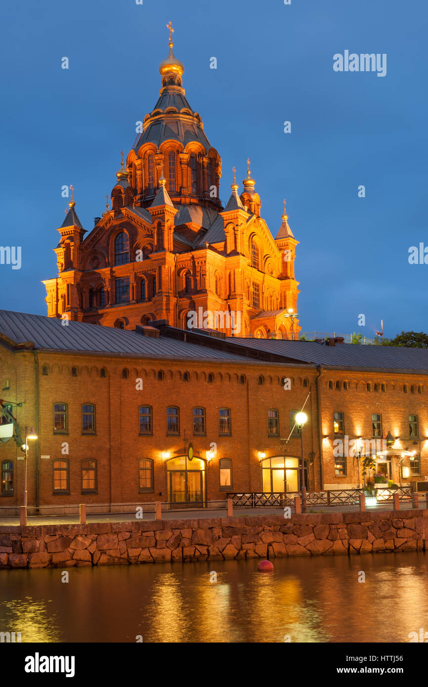 Cathédrale Uspenski cathédrale de l'église orthodoxe par le port d'Helsinki en juin, la Finlande Banque D'Images