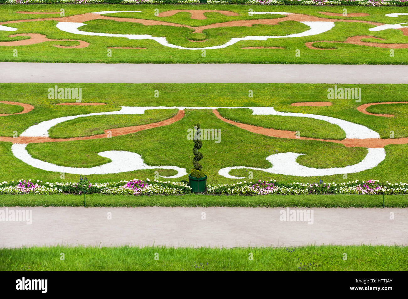 Plantes ornementales jardins bas du Grand Palais de Peterhof, près de Saint-Pétersbourg, Russie Banque D'Images