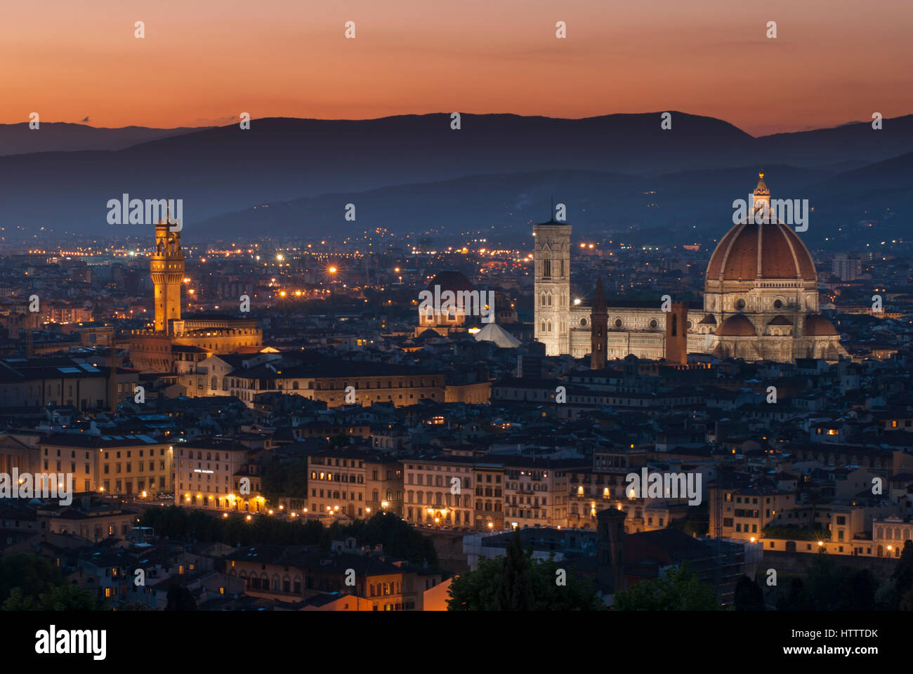 Le Duomo de Florence et du Palazzo Vecchio au coucher du soleil, Florence, Toscane, Italie, Europe Banque D'Images