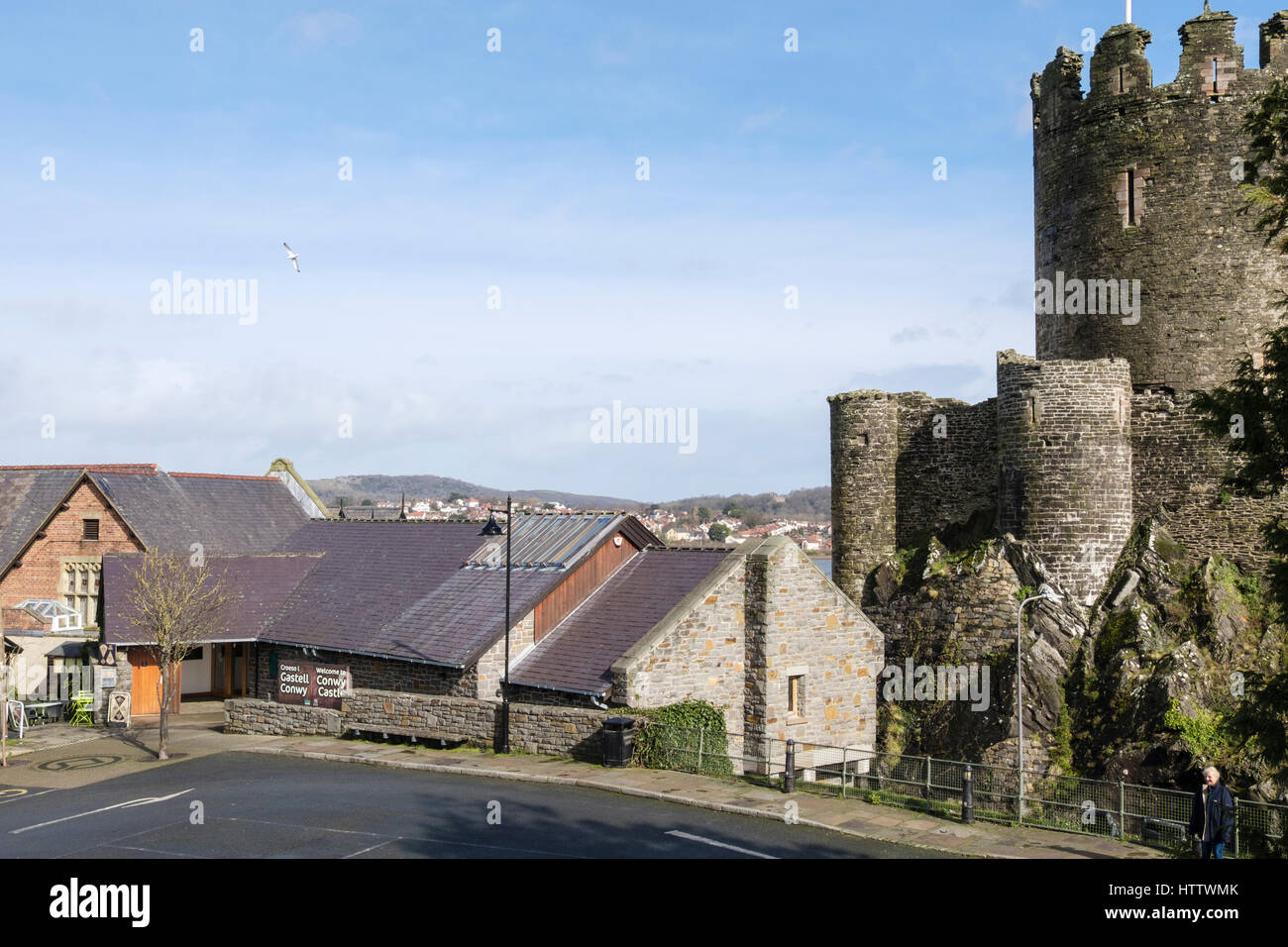 Château de Conwy visitor centre et l'entrée. Conwy, Pays de Galles, Royaume-Uni, Europe, Grande-Bretagne Banque D'Images