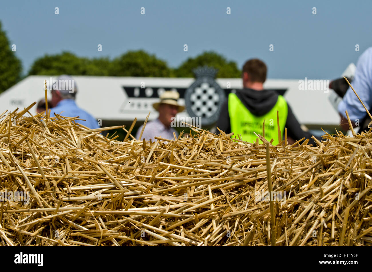 Vue depuis le faisceau des boites au Goodwood festival of speed classic racing sport voiture événement dans le Kent Banque D'Images