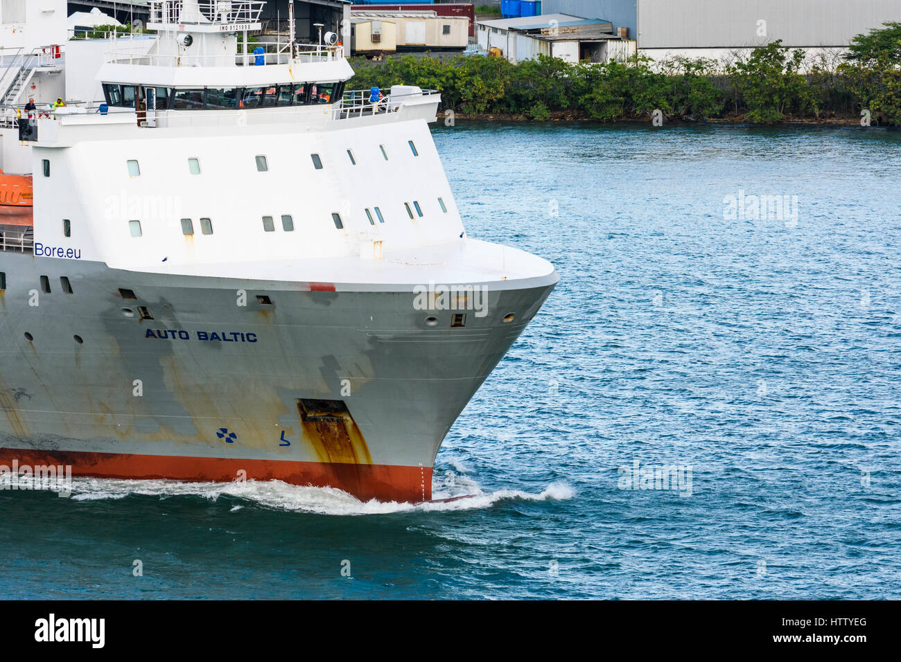 Transporteur de véhicules quittant le port baltique Auto à San Juan Puerto  Rico Photo Stock - Alamy