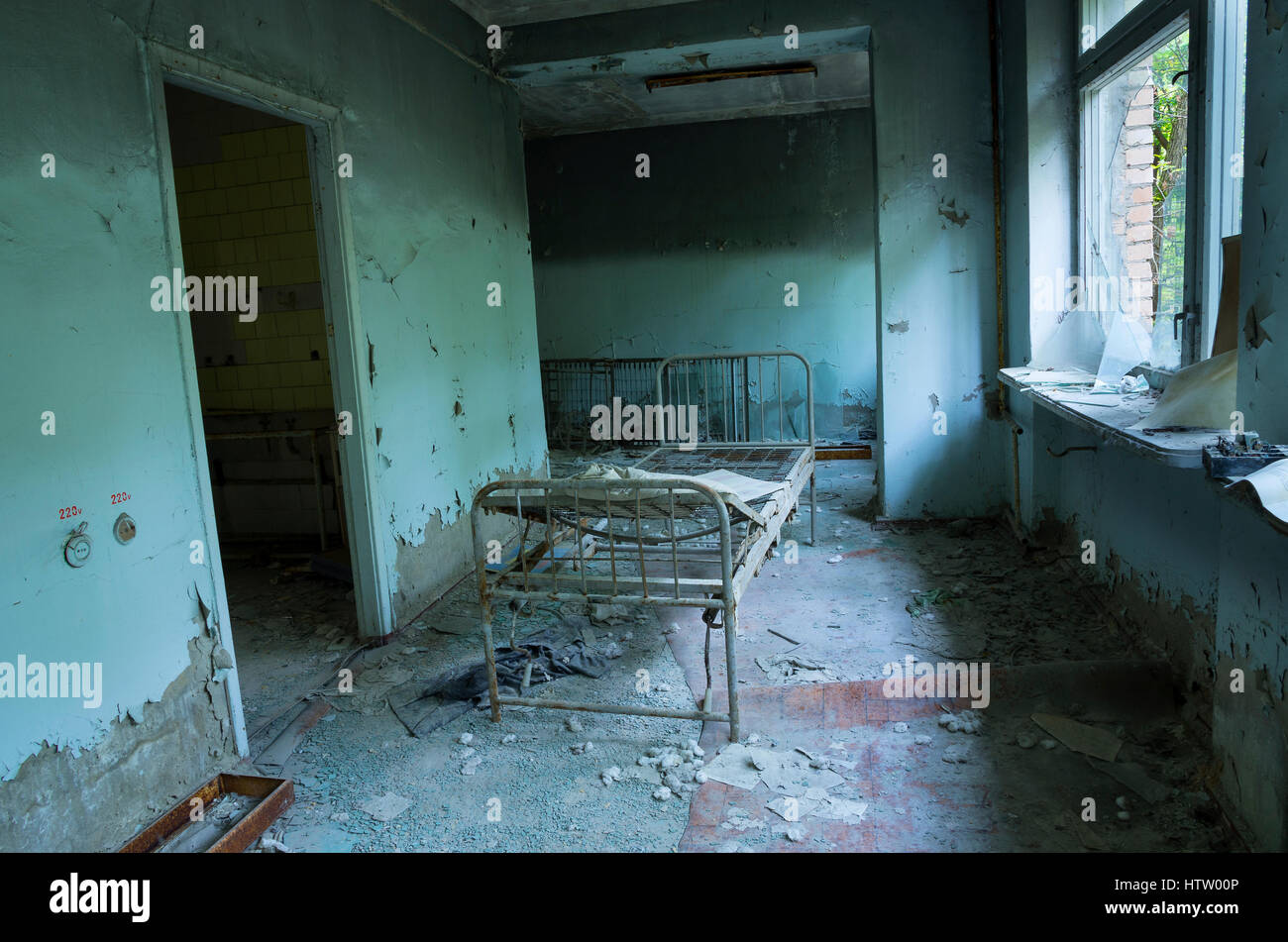 Dans l'hôpital ville Pripyat abandonnée après la catastrophe nucléaire de Tchernobyl Banque D'Images