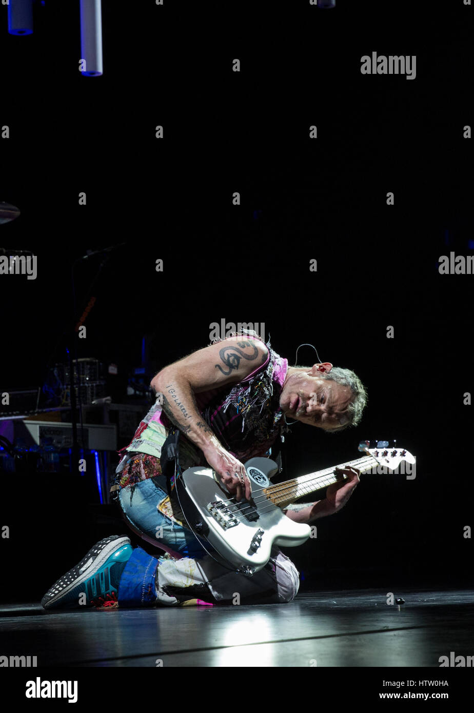 Red Hot Chili Peppers effectuer sur le World Tour Escapade au Centre Air Canada à Toronto Banque D'Images