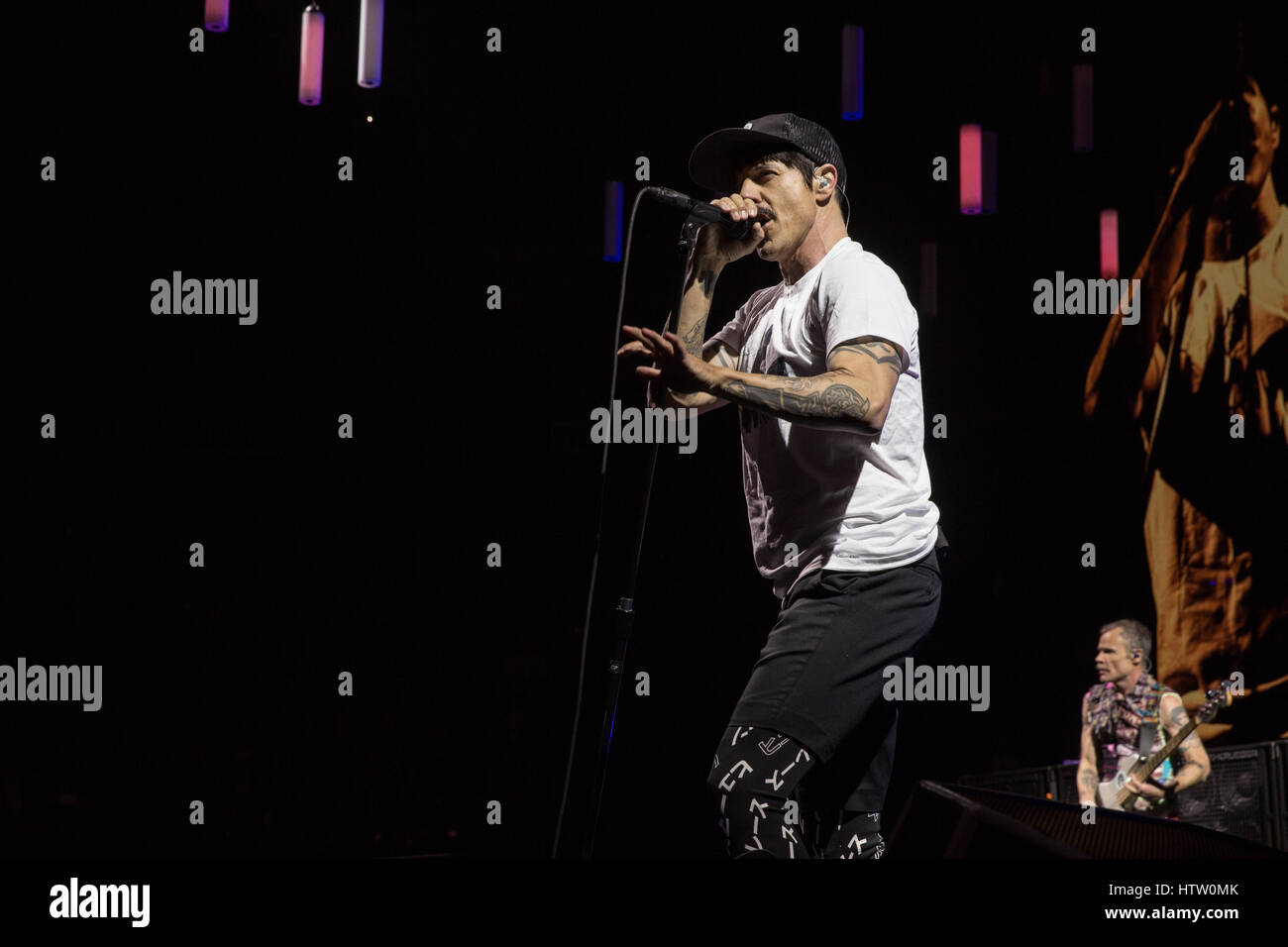 Red Hot Chili Peppers effectuer sur le World Tour Escapade au Centre Air  Canada à Toronto Photo Stock - Alamy