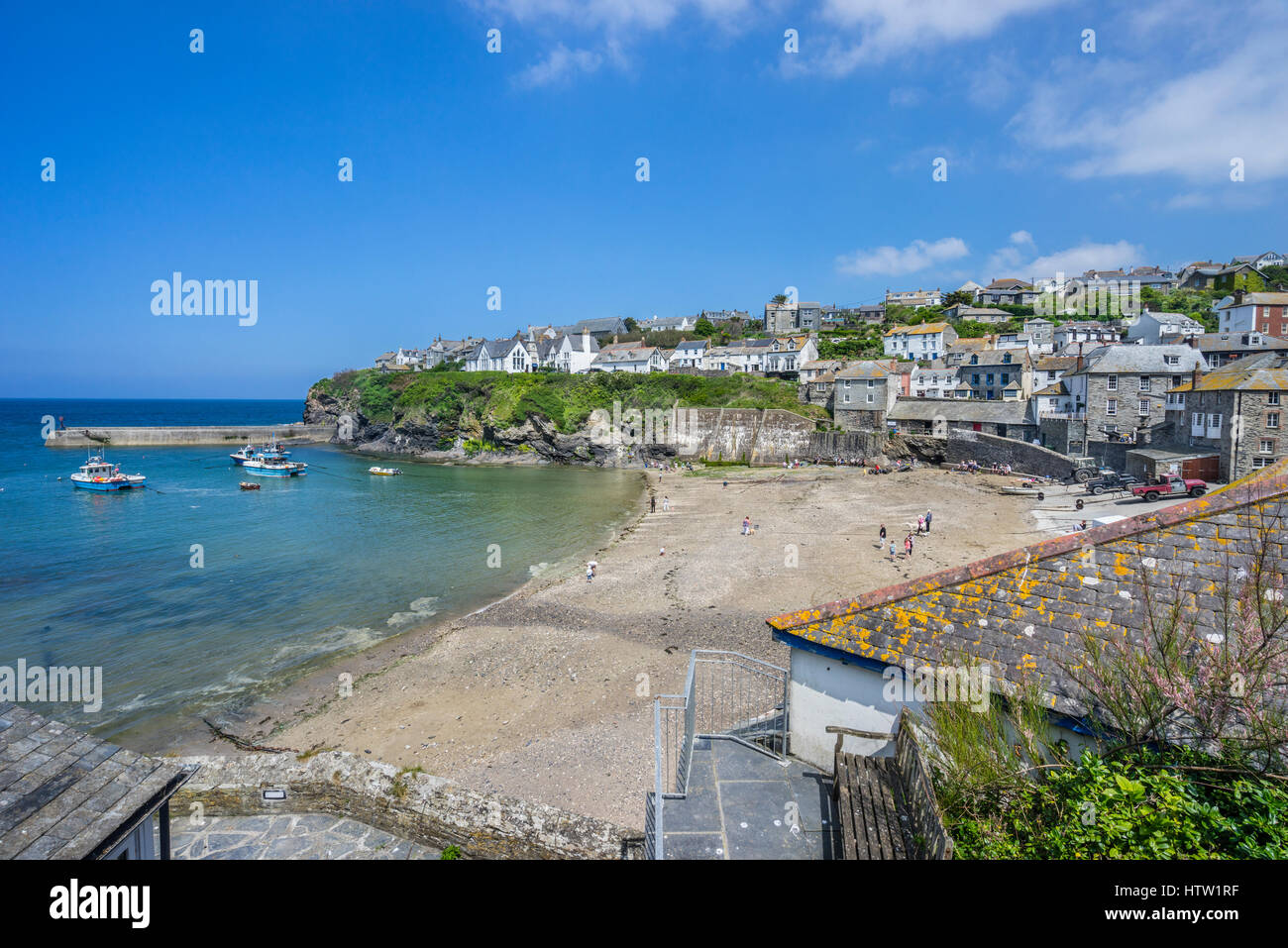 Royaume-uni, le sud-ouest de l'Angleterre, Cornwall, Port Isaac, port plage de galets Banque D'Images