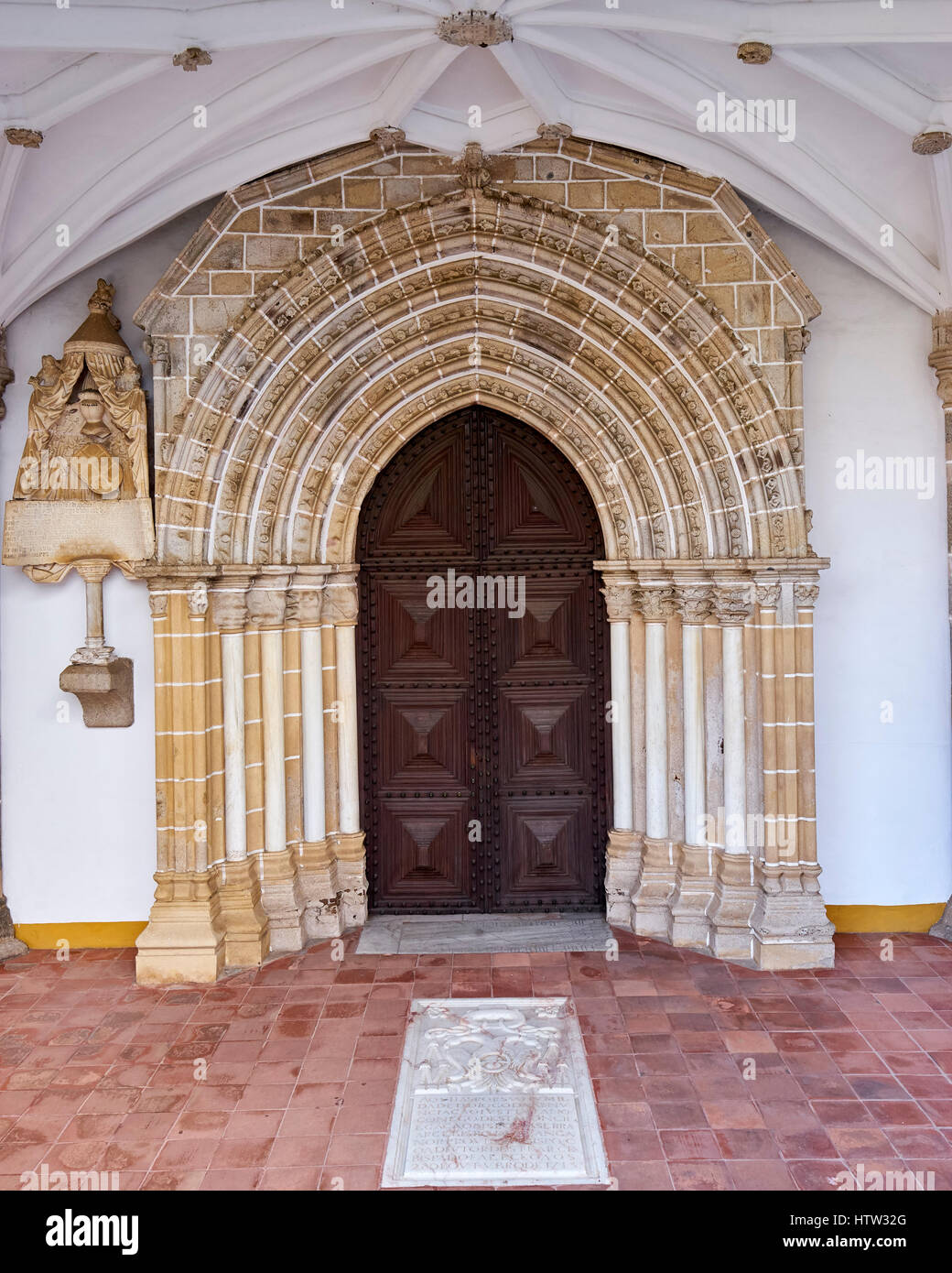 Porte de Igreja São João Evangelista, Evora, Alentejo, Portugal Banque D'Images