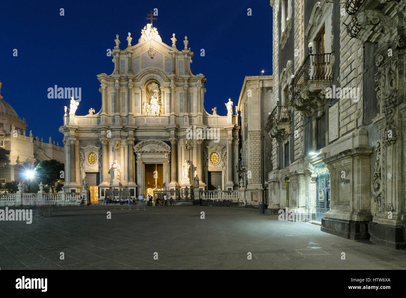L'Italie, la Sicile, Catane, La Cathédrale de Saint Agatha, la nuit. Banque D'Images
