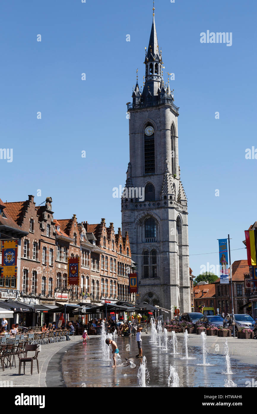 Grand'Place et le beffroi de Tournai, Belgique Banque D'Images