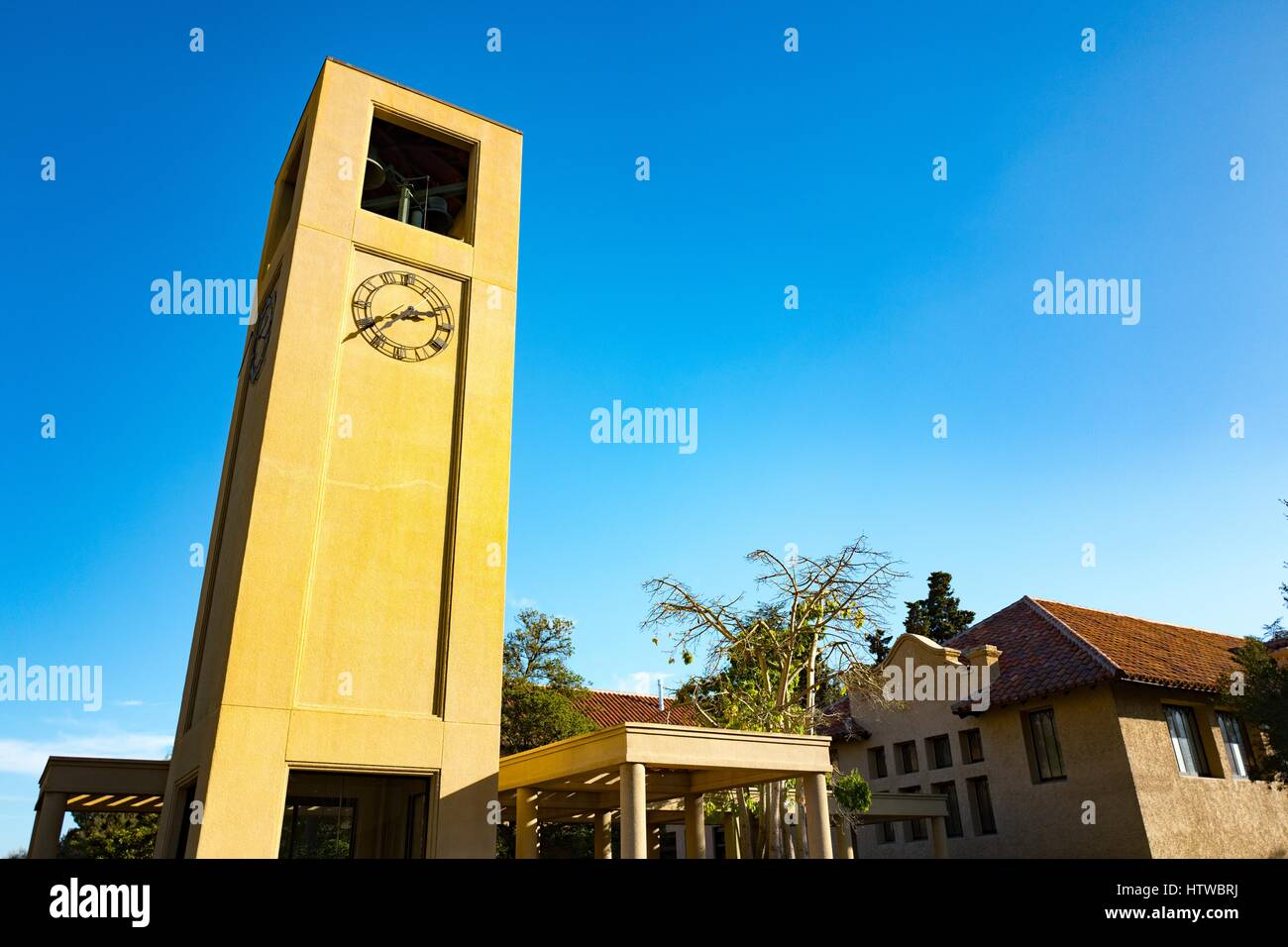 L'horloge et les bâtiments à l'Université de Stanford dans la Silicon Valley ville de Stanford, Californie, le 13 novembre 2016. Banque D'Images