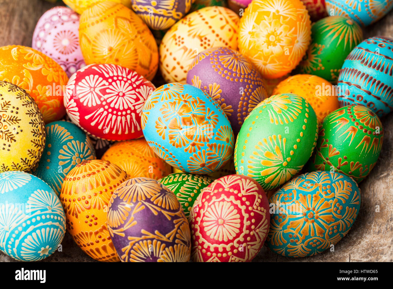 Les oeufs de Pâques, oeufs de Pâques, décoré avec de la cire d'abeille - pour célébrer Pâques. Sa vieille tradition en Lituanie, l'Europe de l'Est. Banque D'Images