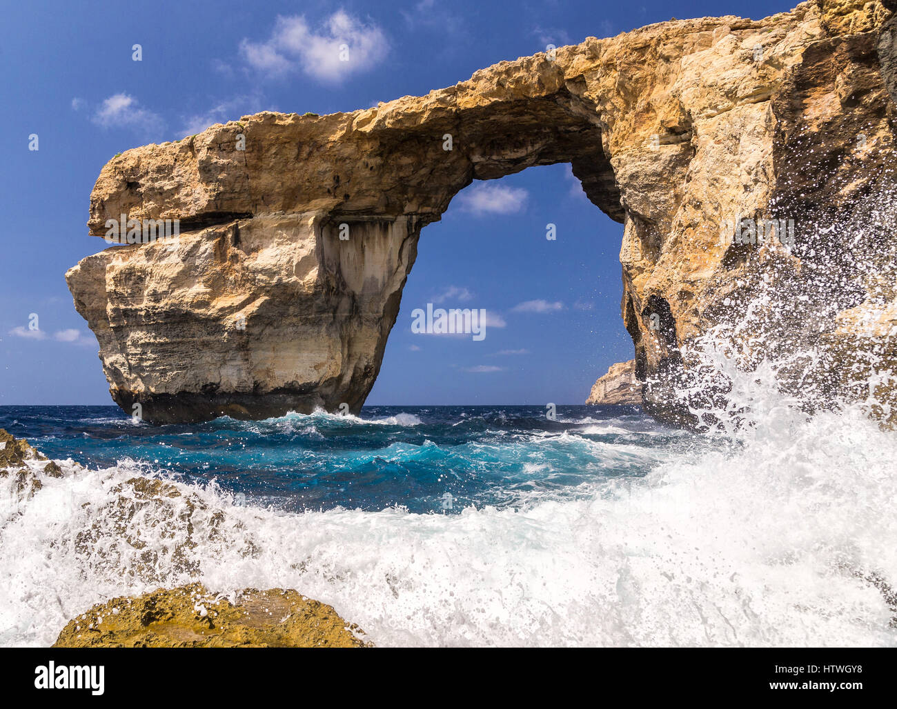 Fenêtre d'Azur - Gozo, Malte formation rocheuse, s'est effondré à cause de l'érosion en mars 2017. Formation rocheuse perdue à jamais. Banque D'Images