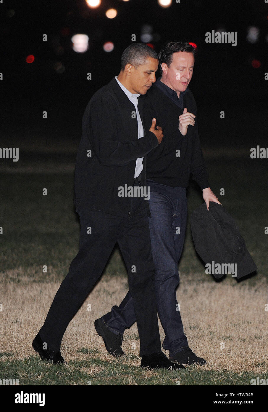 Le président des États-Unis Barack Obama et le premier ministre David Cameron de Grande-bretagne retour à la Maison Blanche le 13 mars 2012 à Washington D.C., le Président et le premier ministre a assisté à un premier tour de jeu au cours de la NCAA Division I Men's Basketball Banque D'Images