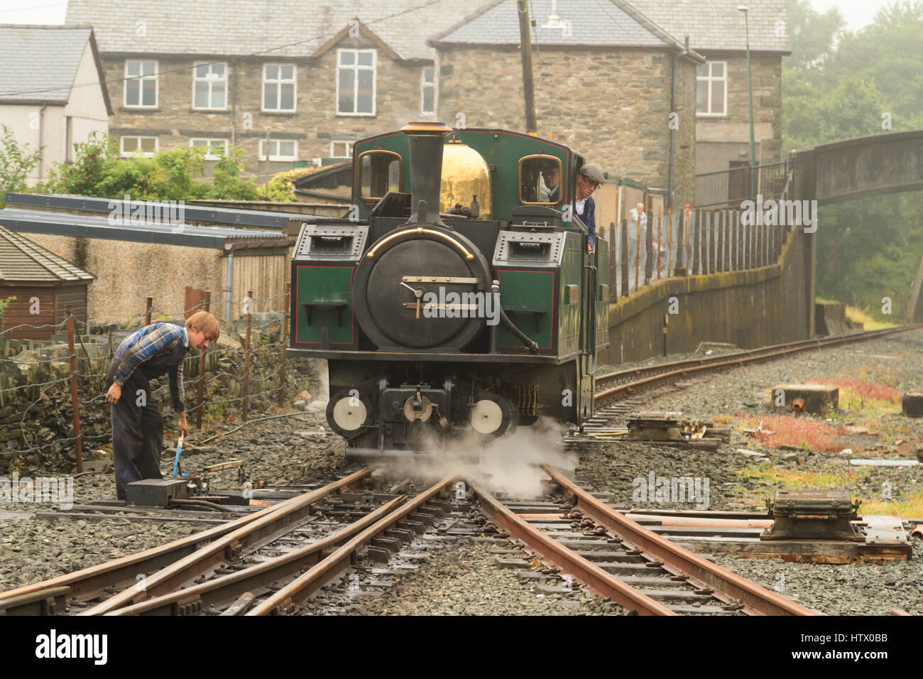 La voie étroite de Fairlies moteur à vapeur de brevets nommé Iarll Ffestinog Meirionnydd sur l'historique et le gallois Highland railway dans Blaenau Ffestiniog Banque D'Images