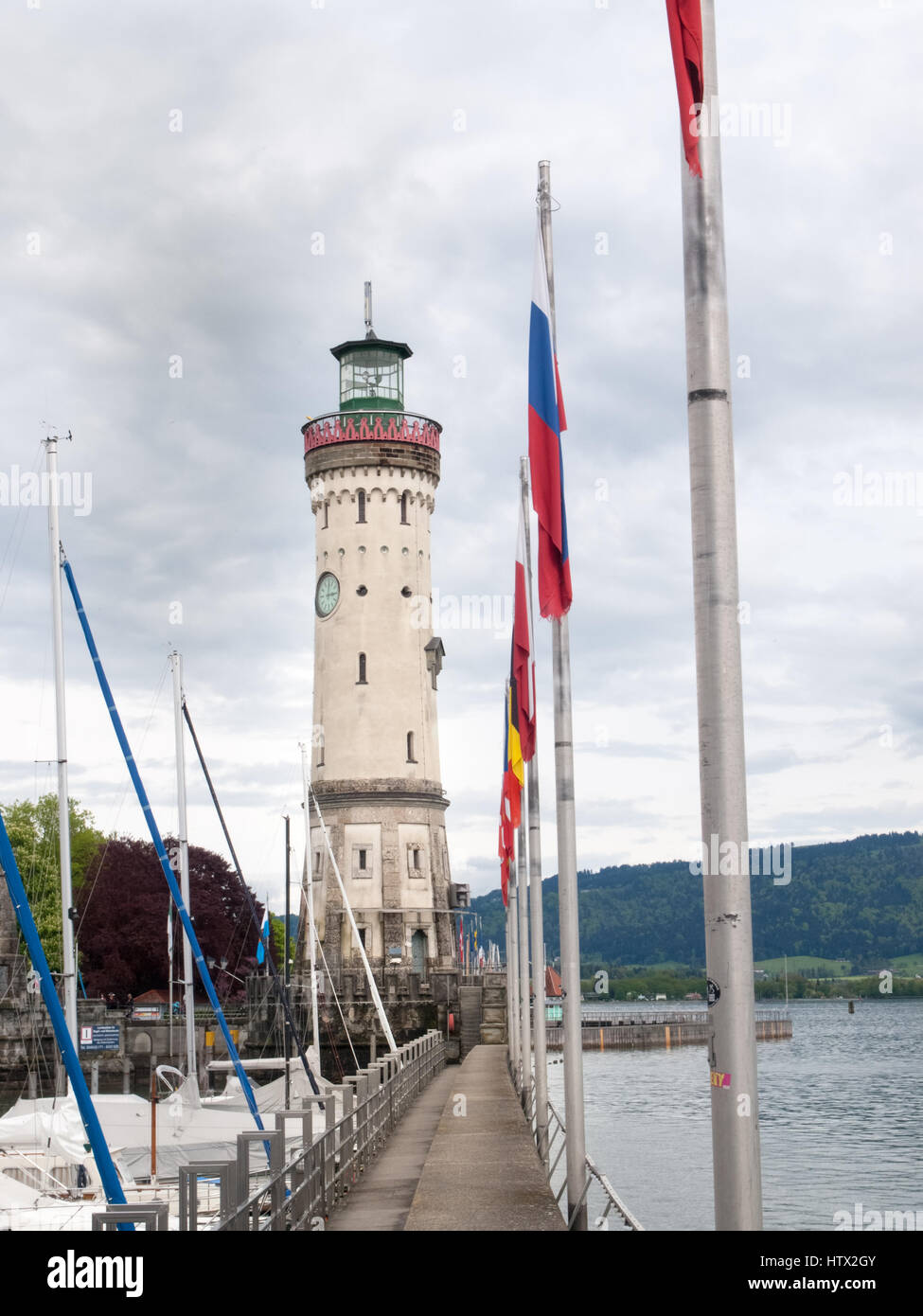 Lindau, Allemagne - le 2 mai 2015 : Le phare à l'entrée de la Marina. Banque D'Images