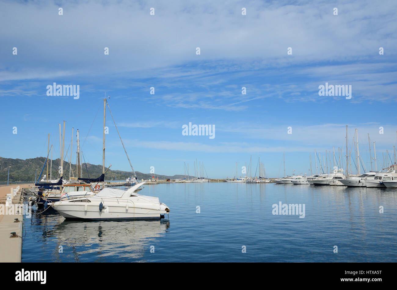 Saint-Florent est un port de pêche situé près du golfe du même nom. Aujourd'hui, c'est un lieu de vacances idéal pour l'été de nombreux touristes. Banque D'Images