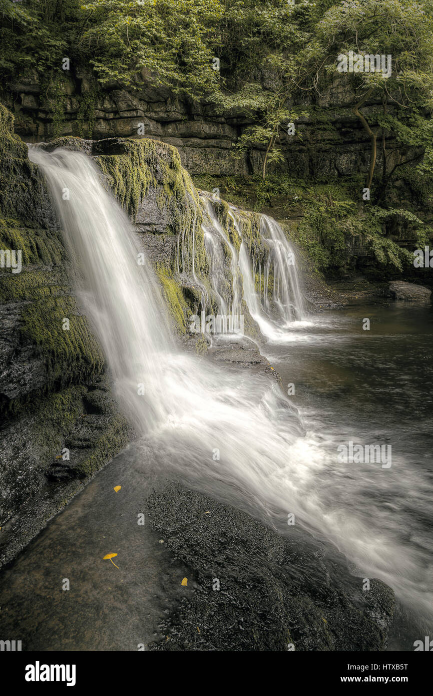 Point de vue légèrement différent de Cotter vigueur Yorkshire Dales England Banque D'Images