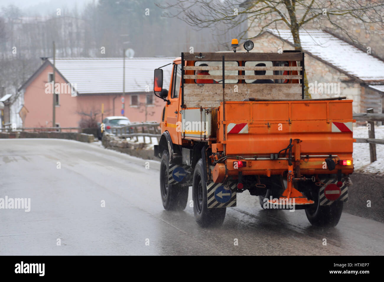 Épandeur de sel à trottoir pour déneigement / déglaçage - Équipements GD  Déneigement