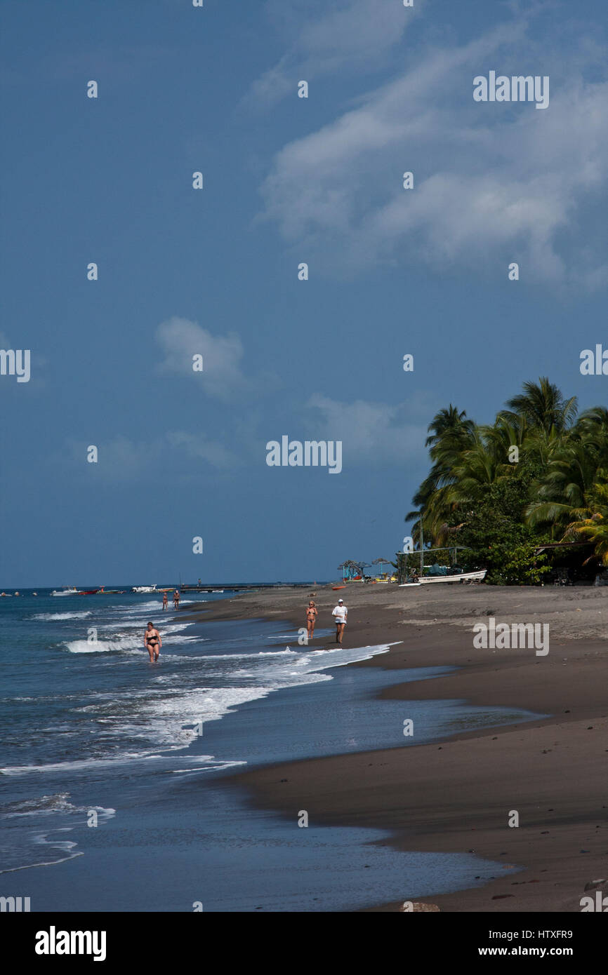 Martinique, Martinique, Le Carbet, plage de la ville et port de pêche, la côte est près de St Pierre, Banque D'Images