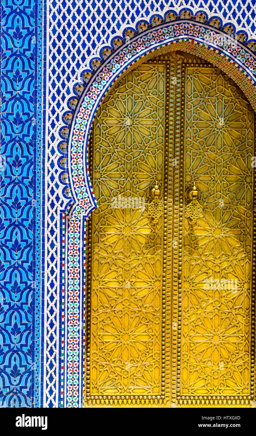 Fes, Maroc. Fenêtre sur le Dar El Makhsen, le palais du roi, Fes El Jedid  Photo Stock - Alamy